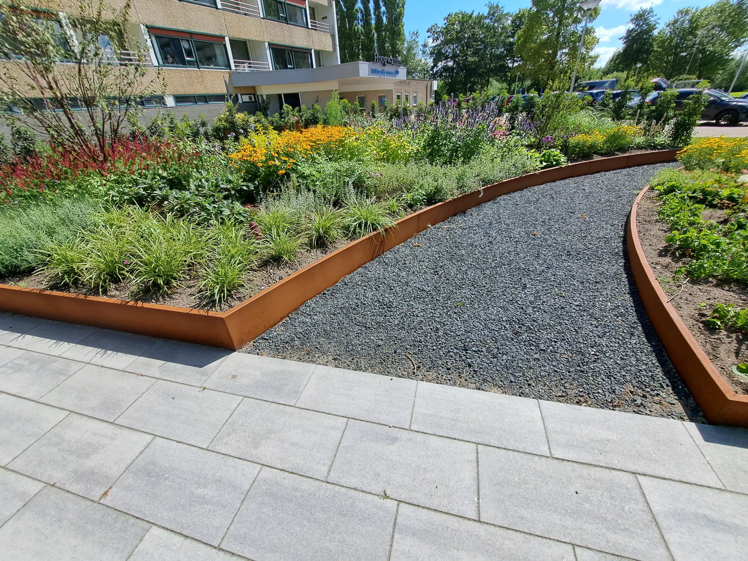 Cortenstaal tuinarchitectuur en verhoogde borders door Tuinstaal Noord